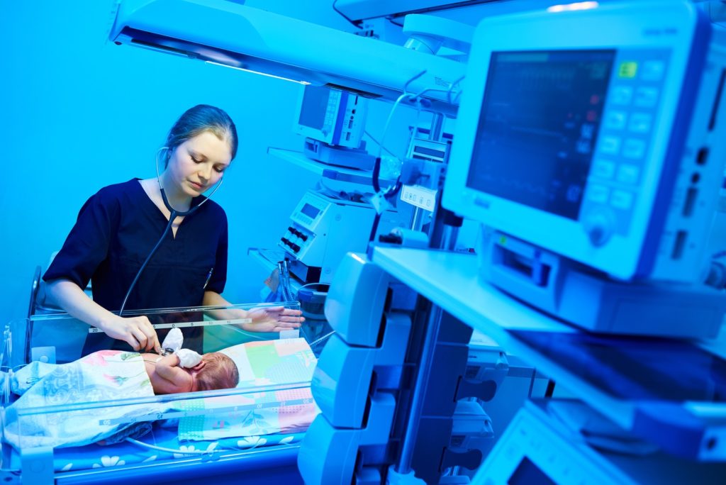 explore-the-pros-and-cons-of-being-a-neonatal-nurse